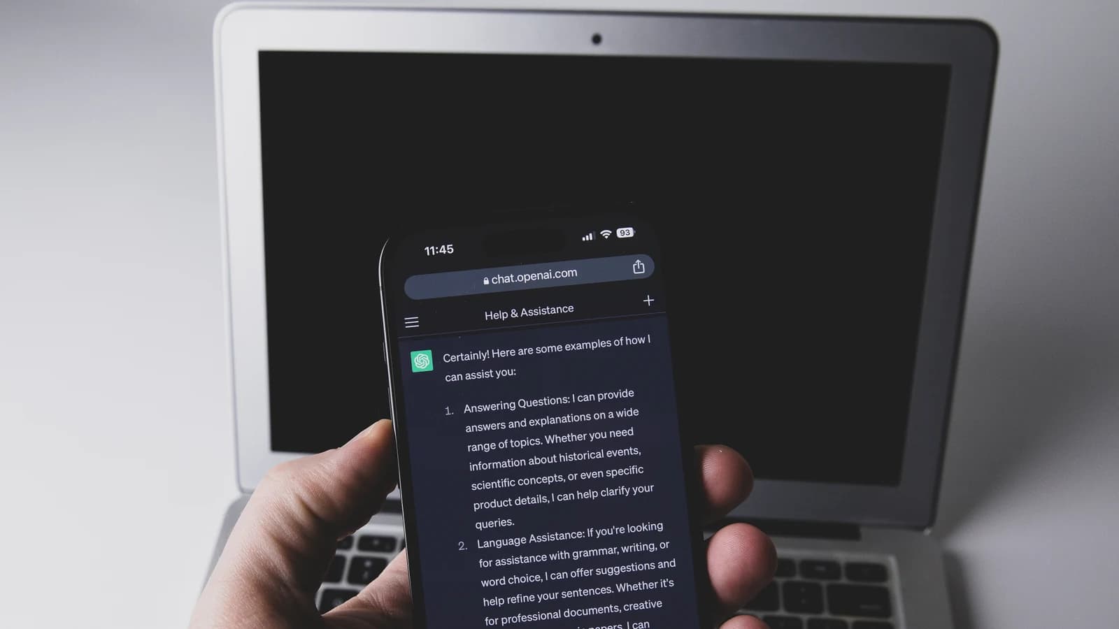 ChatGPT на экране смартфона