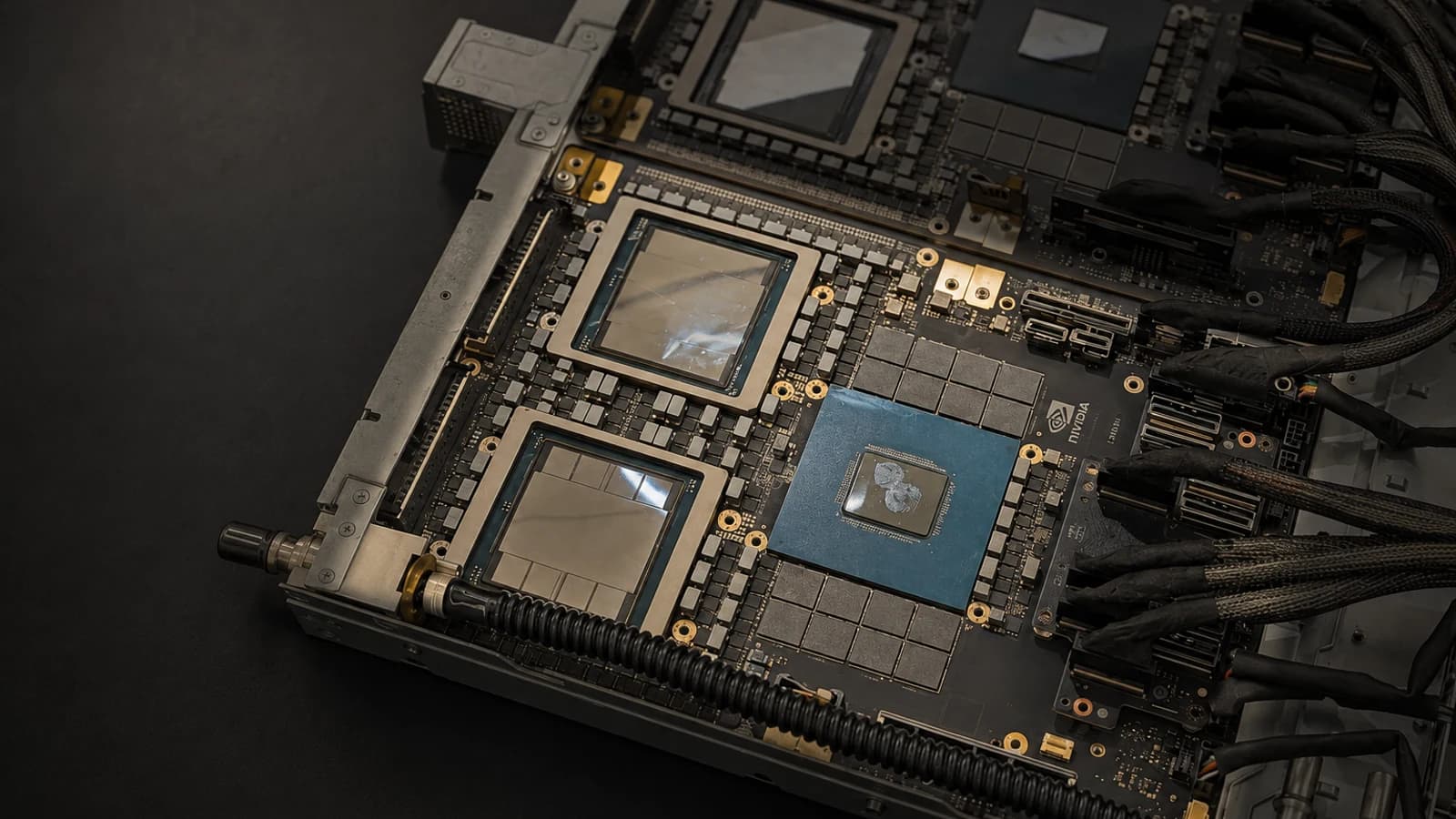 Серверная система Nvidia Grace Blackwell на выставке или презентации